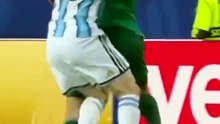 ¿Era roja a Messi? Mexicanos y españoles criticaron una polémica jugada y la inacción del VAR
