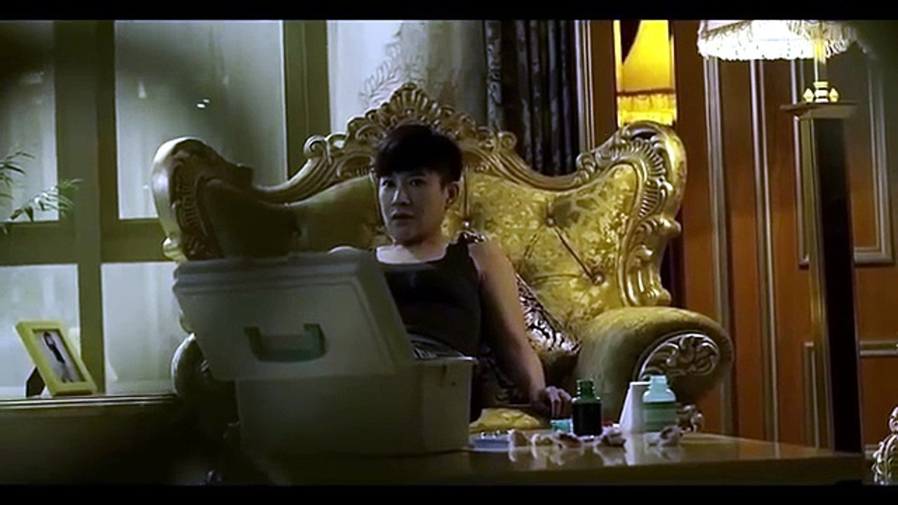 A stunning agent disguises herself as a dancer and kills a gangster boss in one fell swoop!