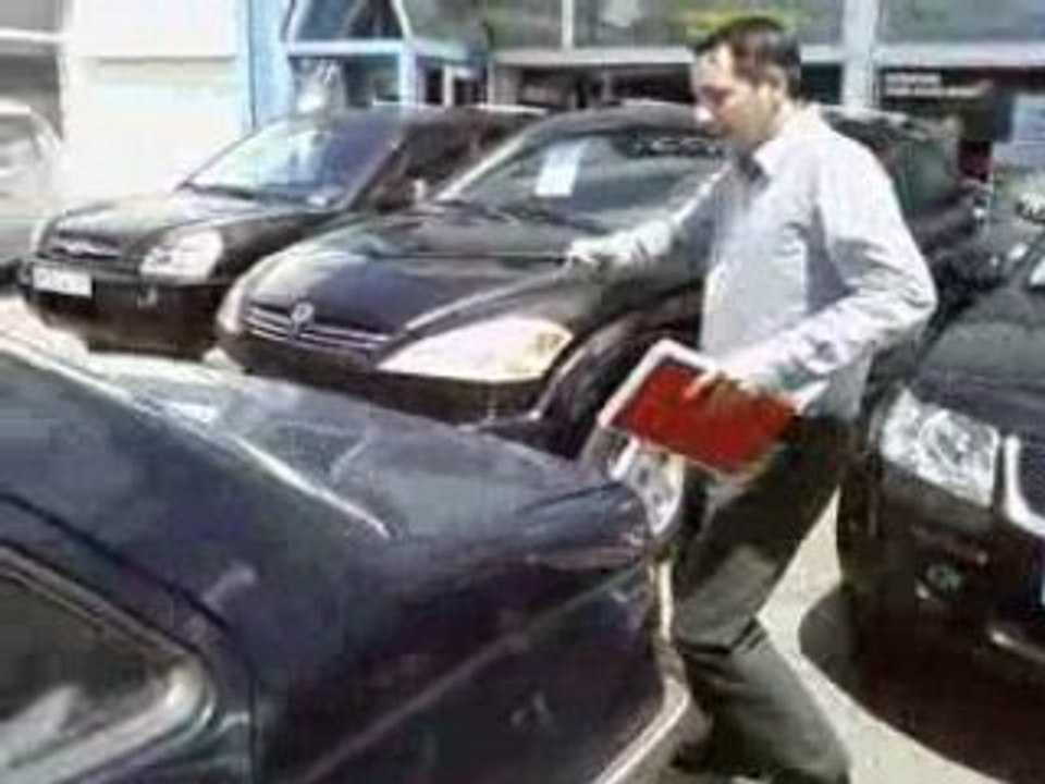 drole de vendeur voiture