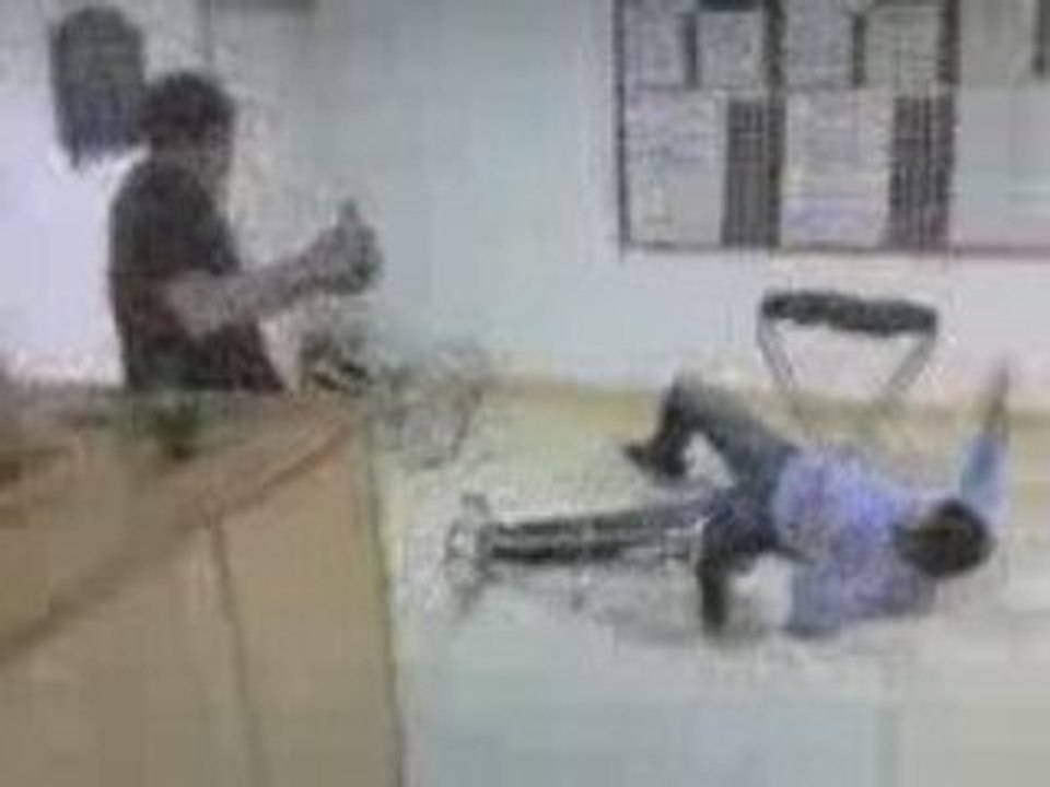 Dol tacle les tabourets