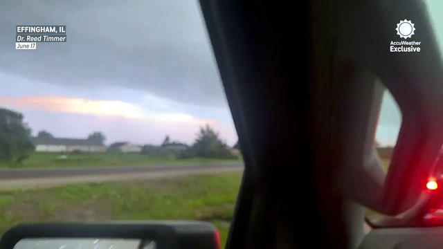 Storm chasers intercept violent tornado right off the interstate in Illinois
