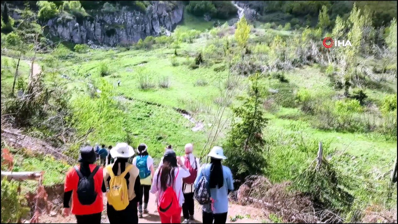 Suların karlar ile buluşarak aktığı yer: Bazgiret Şelalesi