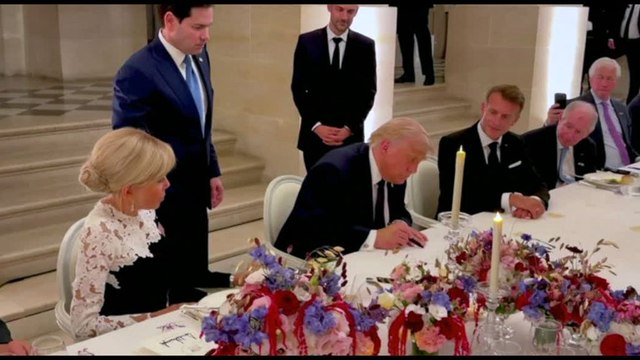 Trump firma a Versailles il memorandum d'intesa con l'Iran
