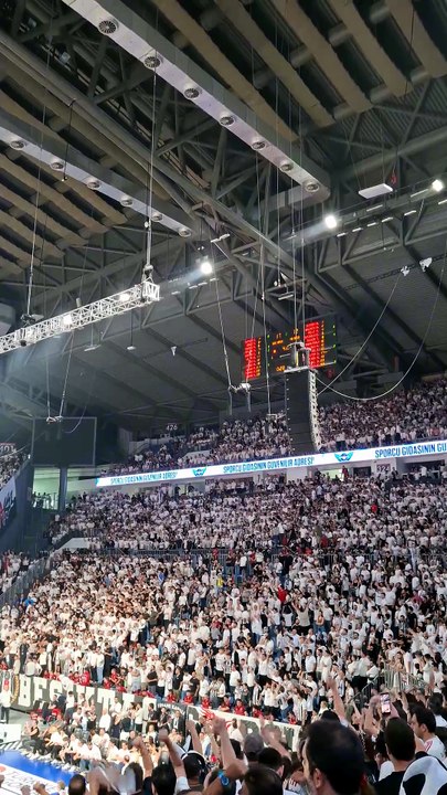 Burası Beşiktaş Alayına Gider - Beşiktaş Gain v Fenerbahçe Beko - Türkiye Sigorta Basketbol Süper Ligi
