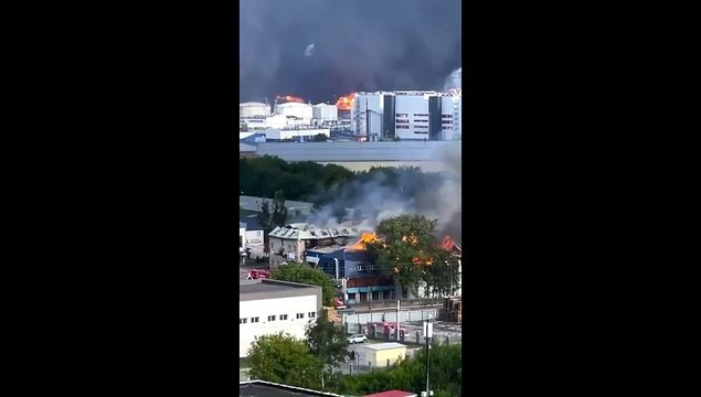 Mosca brucia, Ucraina colpisce la 'raffineria del Cremlino'