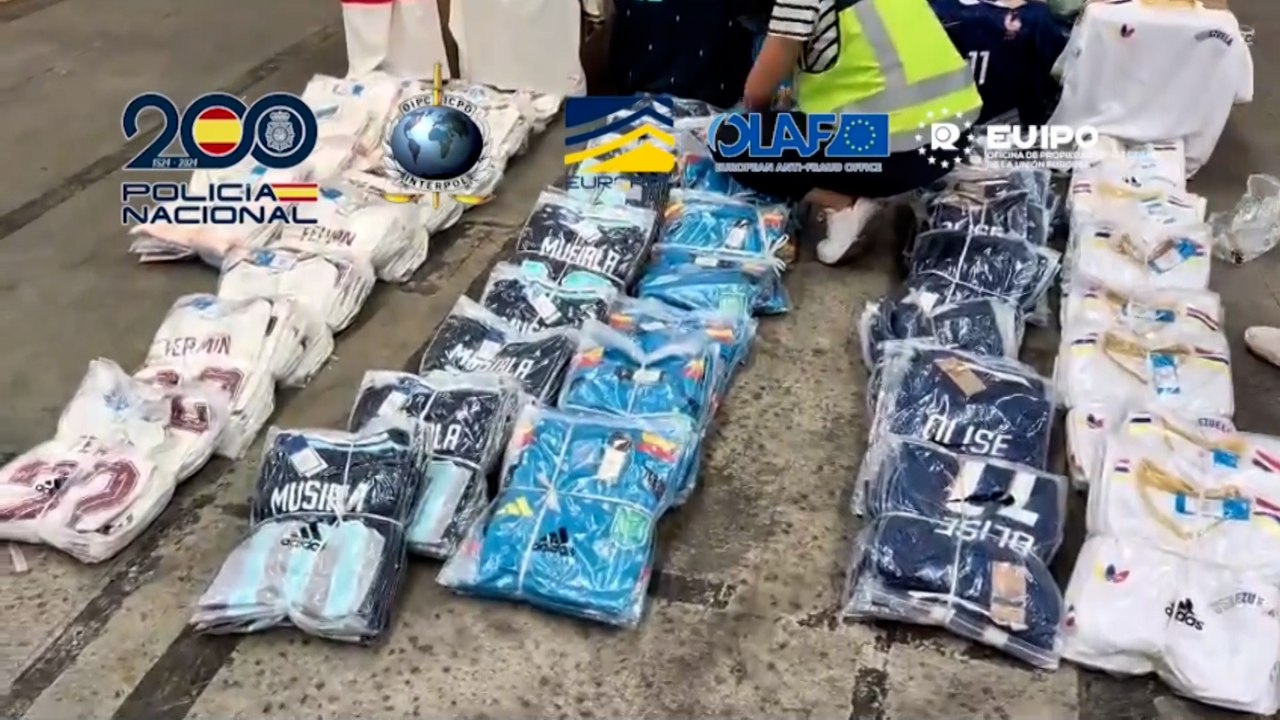 Golpe al tráfico de camisetas falsas en pleno Mundial: 66.000 requisadas y 95 detenidos