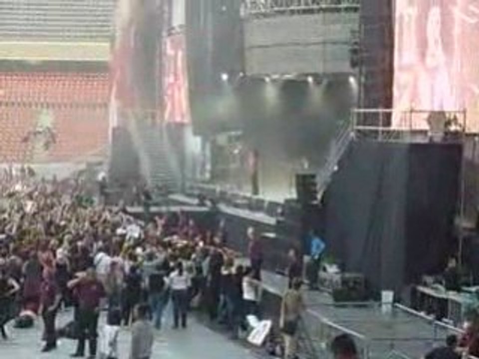 Bill parle avant Wir sterben niemals aus au PDP