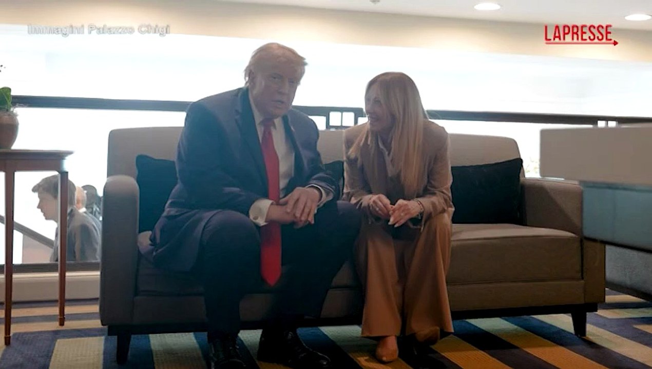 Meloni-Trump, incontro al G7: stretta di mano e sorrisi tra la premier e il presidente Usa