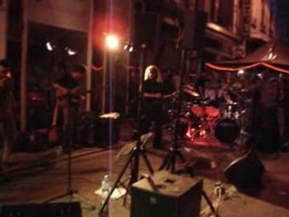 For Whom the bell tolls par Fuel Ink fete de la zic 2008