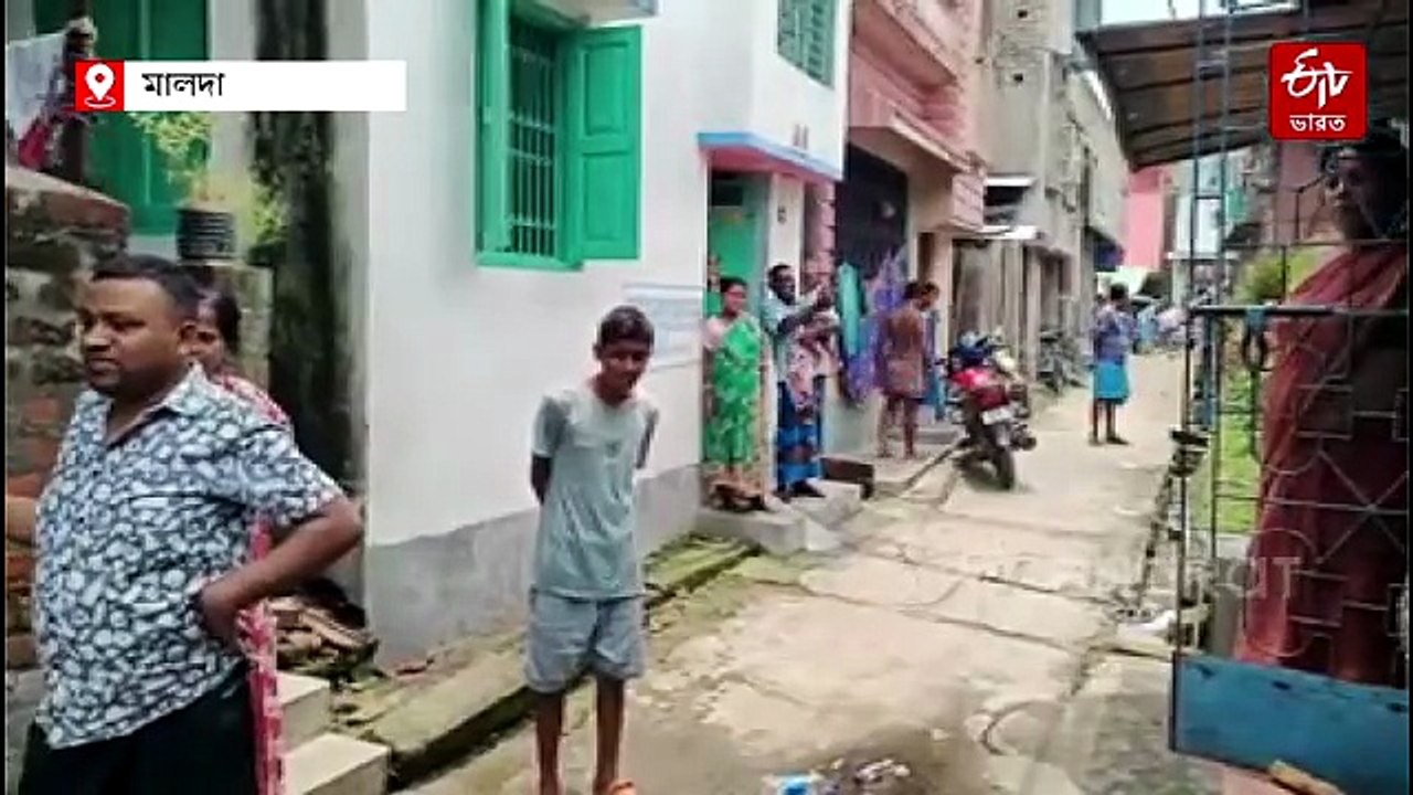 রাজ্যের বিধিনিষেধে তহবিলে ‘তালা’! 3 মাস বেতনহীন সাফাইকর্মীরা, আবর্জনায় ভরছে পুরাতন মালদা