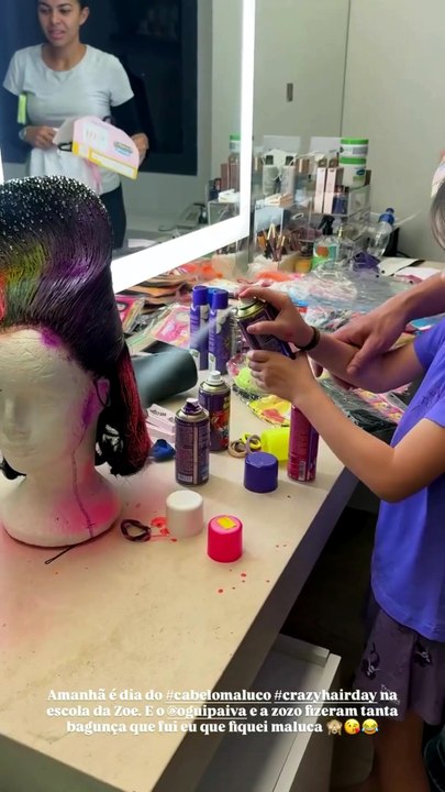 Sabrina Sato mostra bastidores da preparação para o ‘Dia do Cabelo Maluco’ da filha e desabafa: “eu que fiquei maluca”