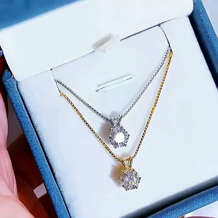 Tag someone who would adore this sapphire necklace! 💙