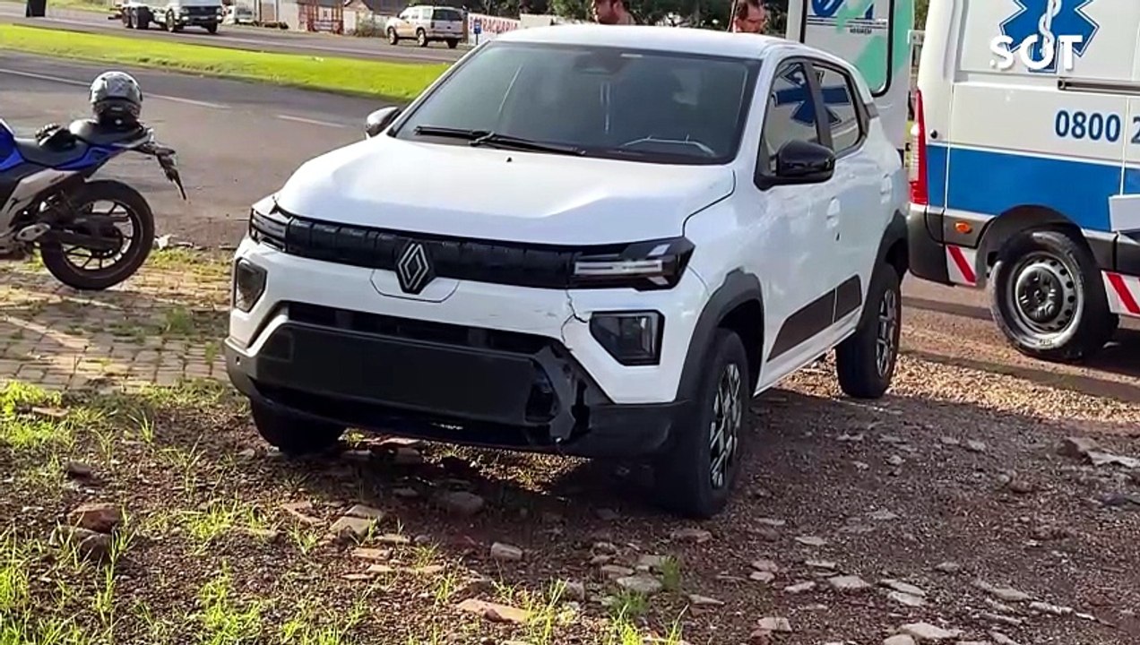Colisão entre carro e moto deixa dois feridos na marginal da BR-277 em Cascavel