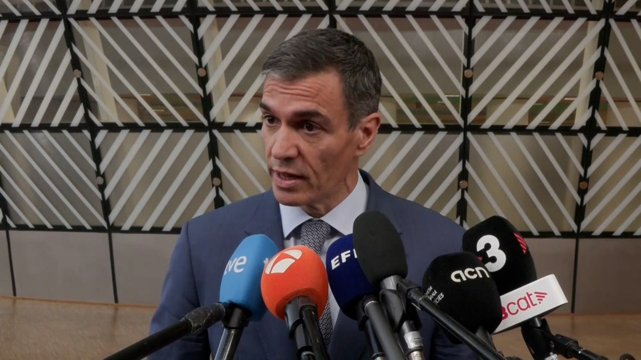 Sánchez transmite a Zapatero su "confianza" en su inocencia y se solidariza con sus hijas