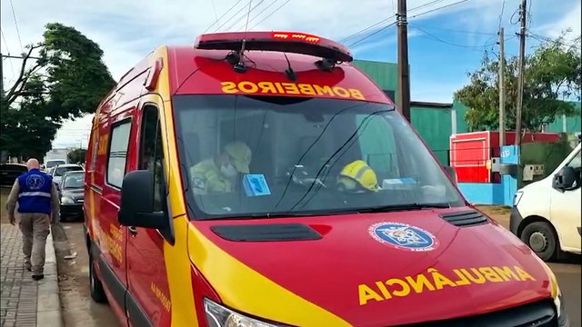Realizando manutenção em telhado, homem sofre queda e é socorrido pelo Siate