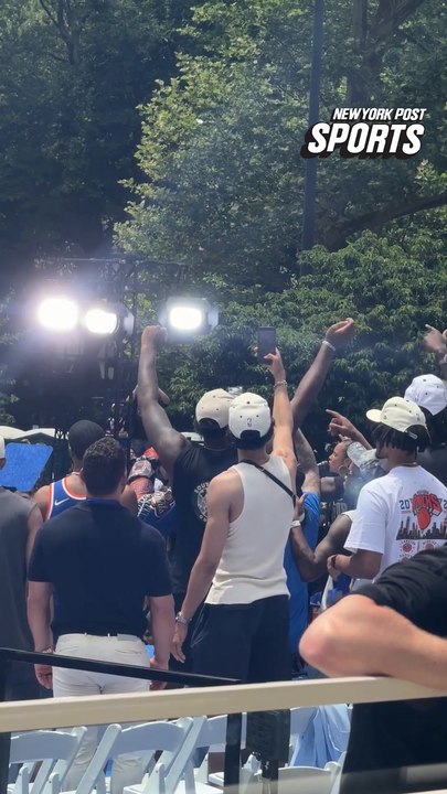Knicks players enjoy Alicia Keys performing at City Hall