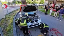 Kayseri'de panik dolu anlar! Aracın altından sarktığını gördüler