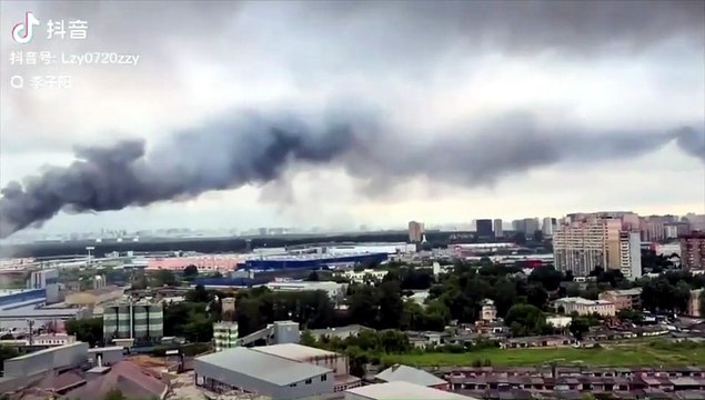 Mosca, il video svela il mistero: la raffineria colpita (anche) da un missile russo