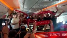 Taraftarlardan uçakta milli takım coşkusu | Ajansspor | IHA