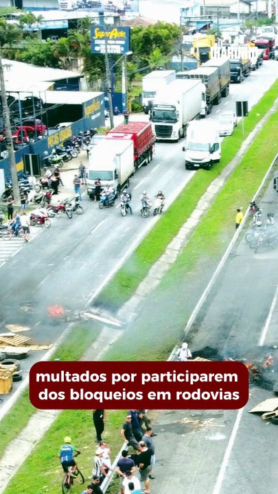 Câmara perdoa multas contra caminhoneiros que bloquearam estradas em 2022