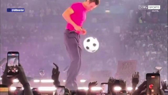 Harry Styles saca sus mejores trucos al estilo Messi durante concierto en el estadio Wembley