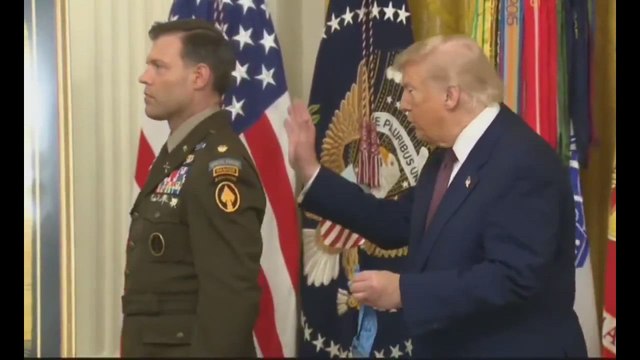 Trump struggles to attach Medal of Honor during ceremony | Viral moment