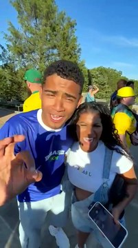Durante a Copa do Mundo, influenciadores baianos Sheuba e Tiago curtem fãs e vivenciam o Brasil na Filadélfia; veja momento