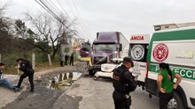 Deja 6 heridos choque entre auto y camiones de carga en la Carretera a Laredo