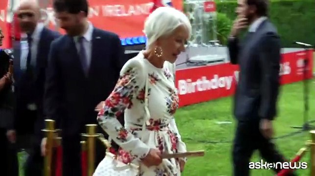 Checco Zalone premia Helen Mirren: «Avrei voluto conoscerti prima»