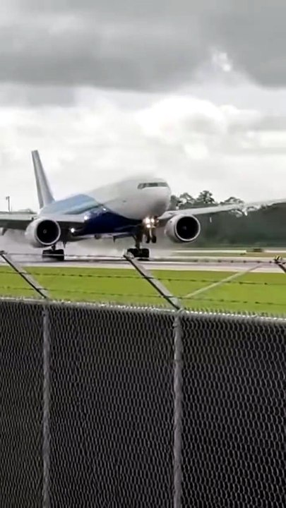 “Extreme Airport Emergency Landings Caught on Mobile   Shaking Plane & Full Rescue Response” #EpicHardLanding #AirportChaos #PlaneShake #MobileCapture #EmergencyResponse