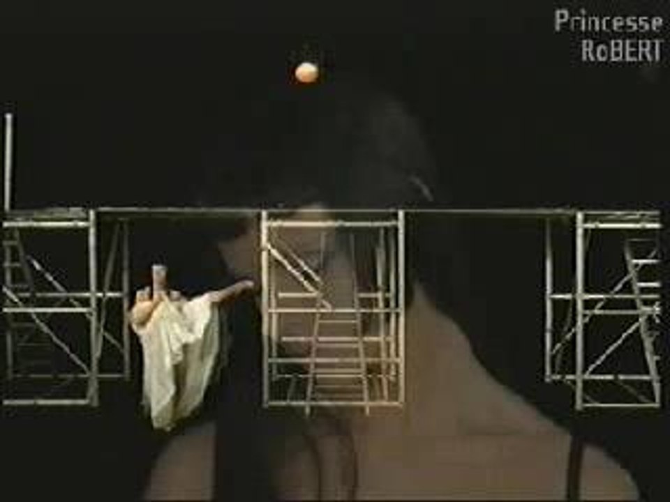 TRISTE ET SALE (chanteuse RoBERT)