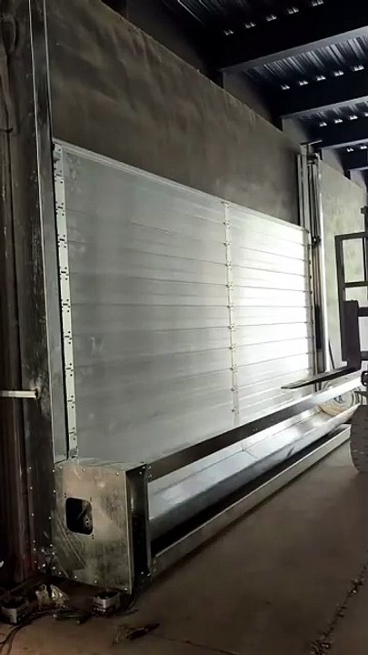 How does the sealing system of a high speed door perform in dust-free or cleanroom environments?