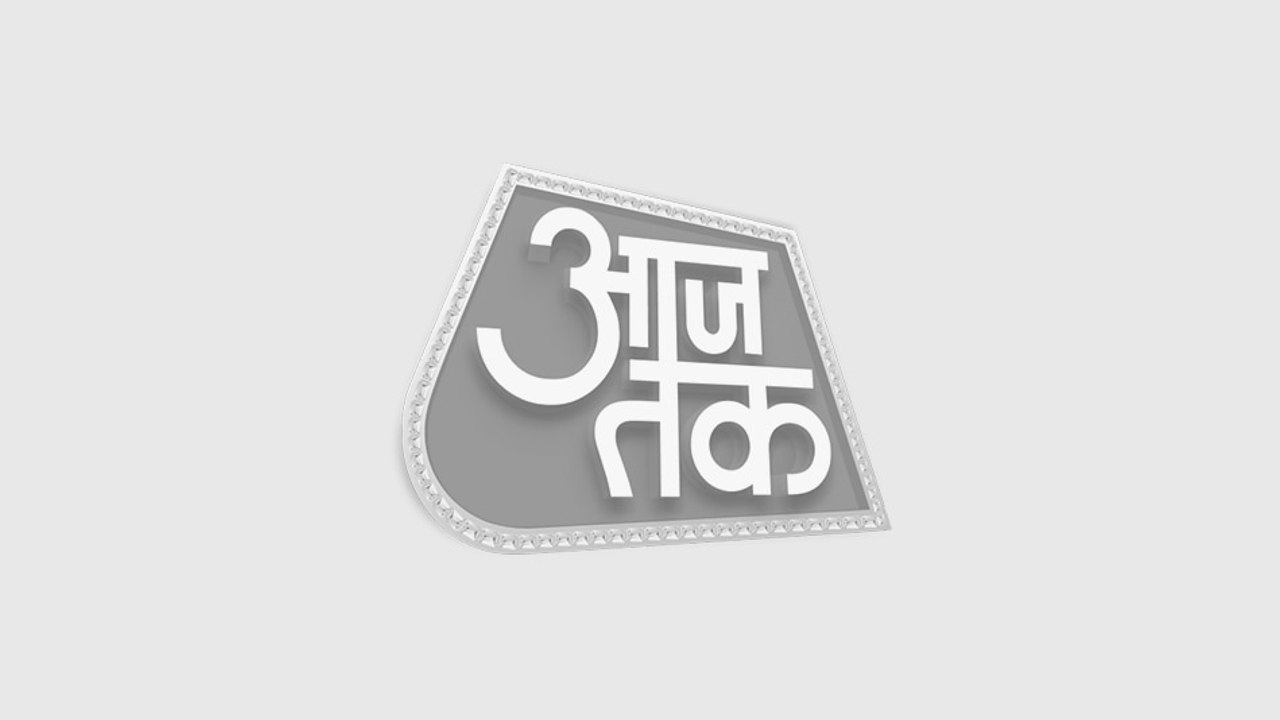सौंदर्याकरण या असुविधा? लोहे की जाली में कैद हुआ फुटपाथ, राहगीर परेशान