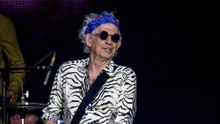 Keith Richards afirma que Rolling Stones podem fazer 'turnê' fixa: 'É a viagem que acaba com você'