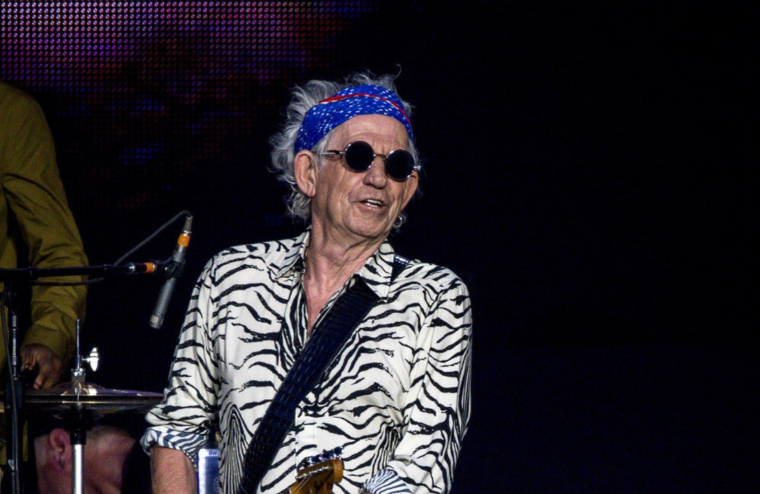 Keith Richards afirma que Rolling Stones podem fazer 'turnê' fixa: 'É a viagem que acaba com você'