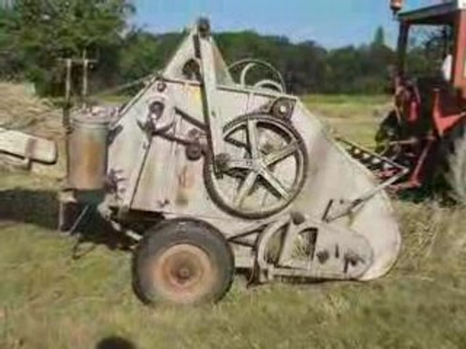 renault 351M et botteleuse Rivière Casalis
