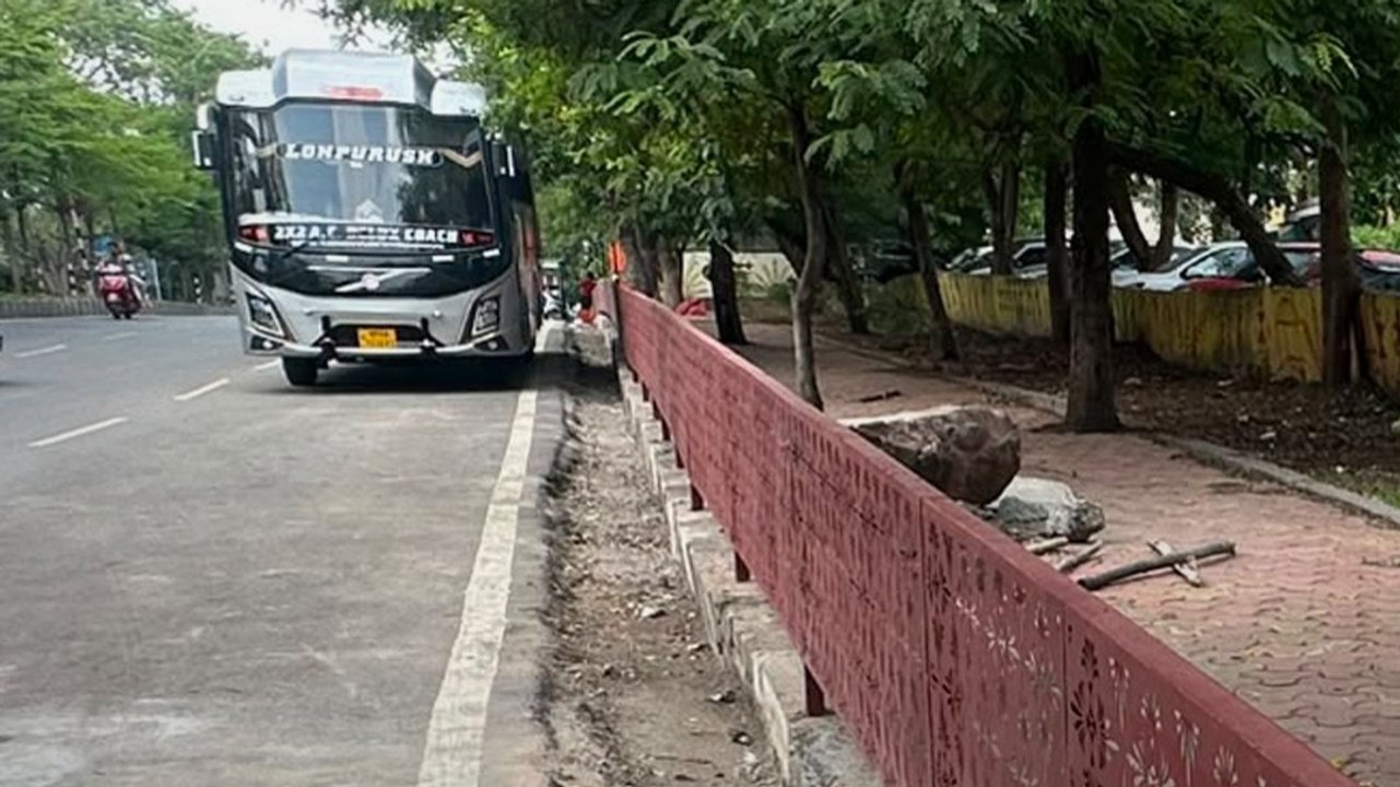Bhopal: रेलिंग से घिरा फुटपाथ, पैदल यात्रियों के लिए एंट्री ही नहीं!