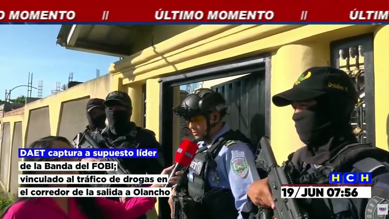 Tras persecución, cae presunto líder de banda "Los Fobi" en posesión de droga en la capital