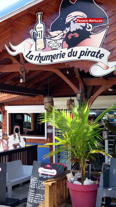 Chef Miguel Jean-Noël: Cappuccino de Giraumon à base de Café Ermantin & Crevettes Croustillantes