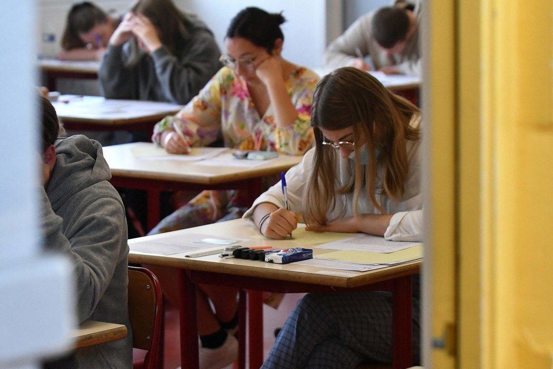 Brevet et bac : musique, chewing-gum, révisions avant de dormir… une spécialiste démêle le vrai du faux