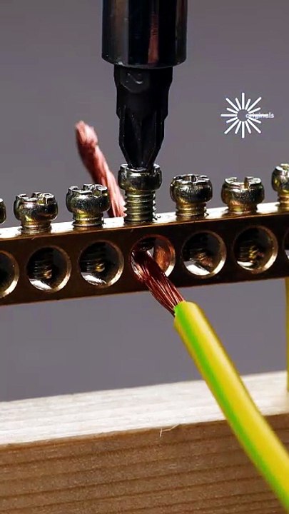 Tighten wires like a pro electrician🛠️💡