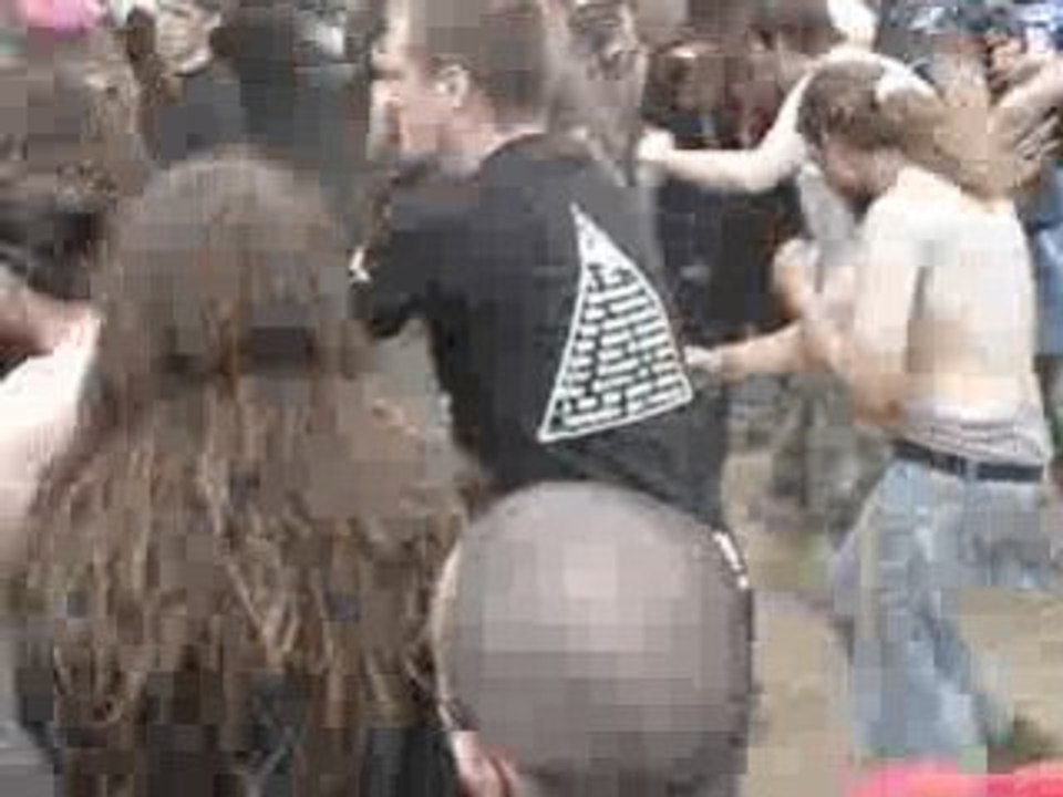 Pogo ultra vomi hellfest 2008