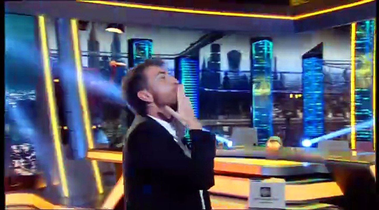 El Hormiguero - Javier Cámara y Miki Esparbé En español