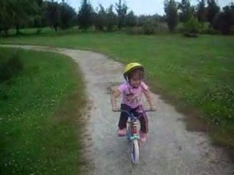 Clara fait du vélo,etc 012