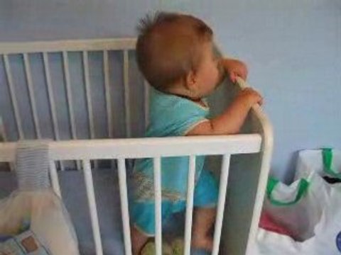 Lizandro debout ds son lit