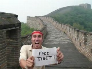 FREE TIBET, Le Fil Rouge de la Grande Muraille, Pekin, Chine
