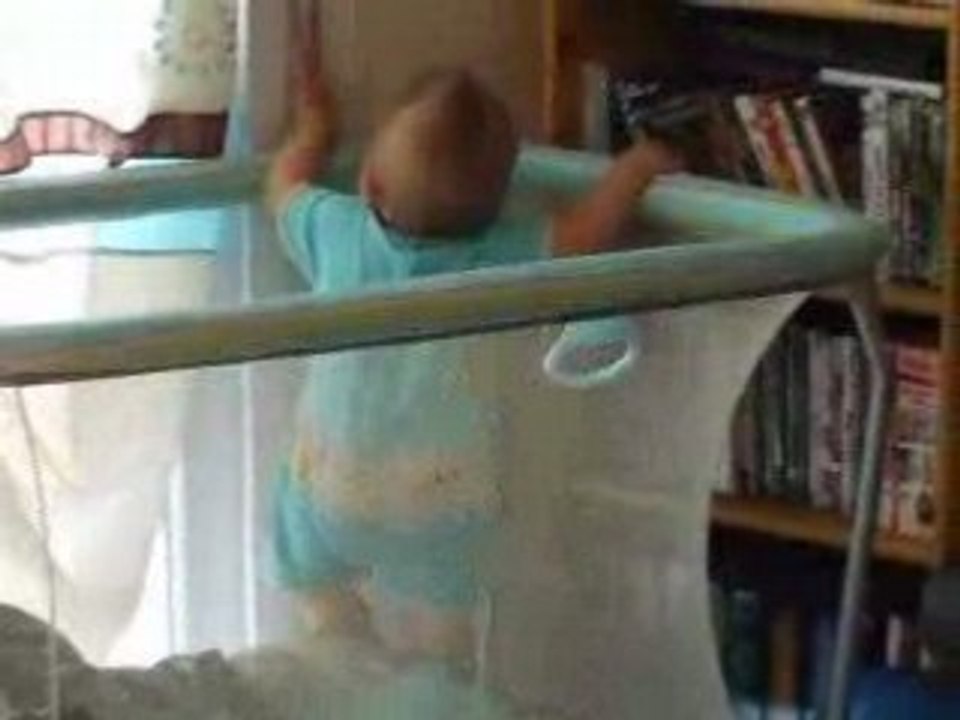 Lizandro debout ds son parc