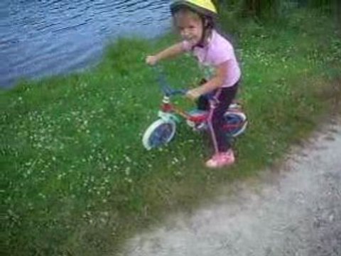 Clara fait du vélo,etc 014