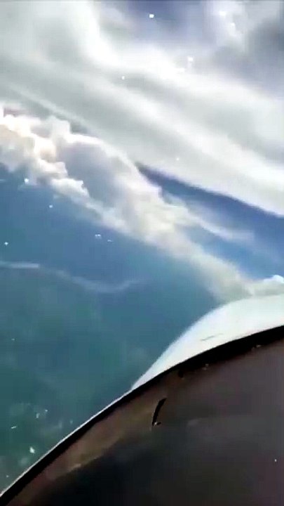 UFO filmed from Plane Window - History Piece (720p, h264)