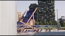 A Milano manca i mare, ma c'è la sdraio più grande al mondo